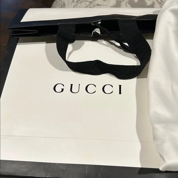 Authentic Gucci Black Leather Slim
GG Marmont Belt 409417 115/46 with Gift Box - Picture 3 of 11